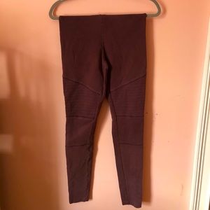 Express Leggings. Plum/Maroon